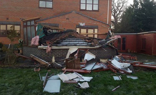 collapsed-solid-conservatory-roof-2-768x46_20221021-134035_1